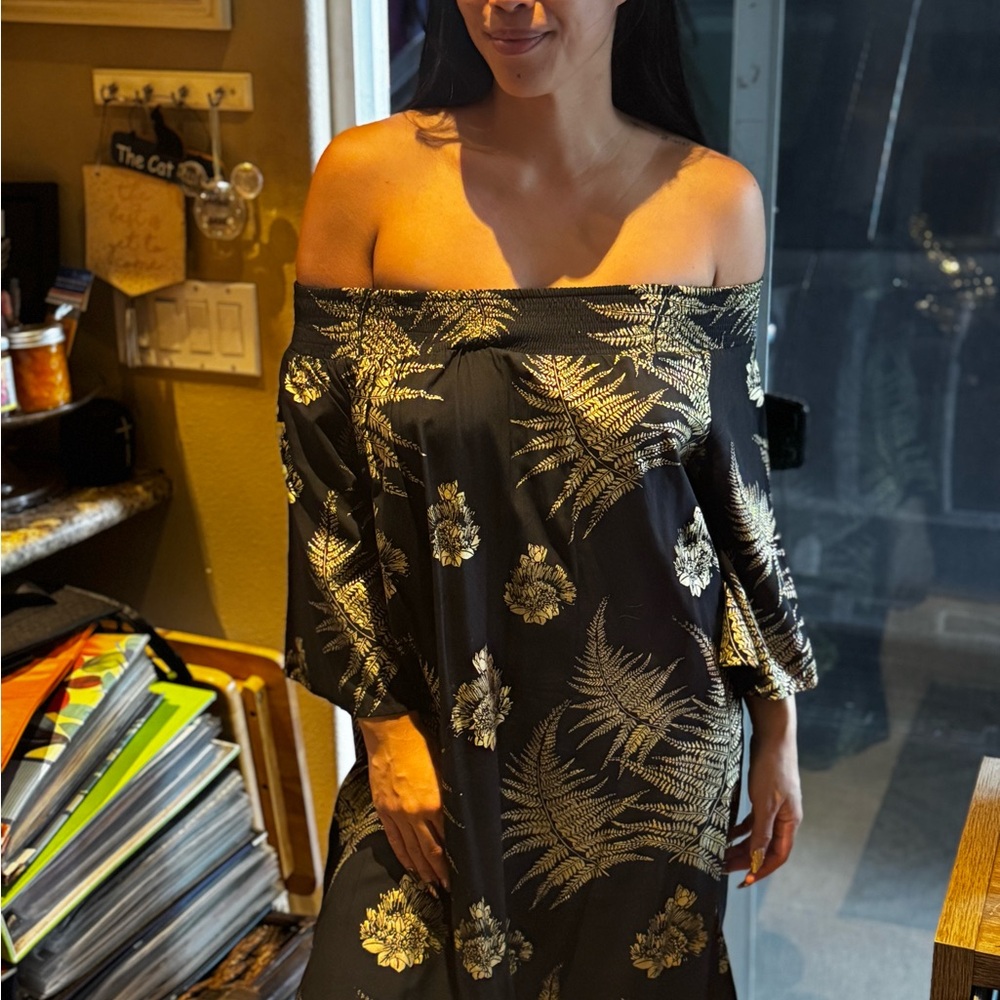 Chic Off-Shoulder Black and Gold Dress